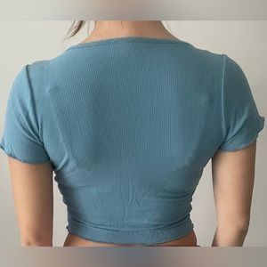 Blue button lettuce trim tee